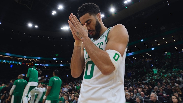 Jayson Tatum no se preocupa por los ataques verbales del mundo exterior